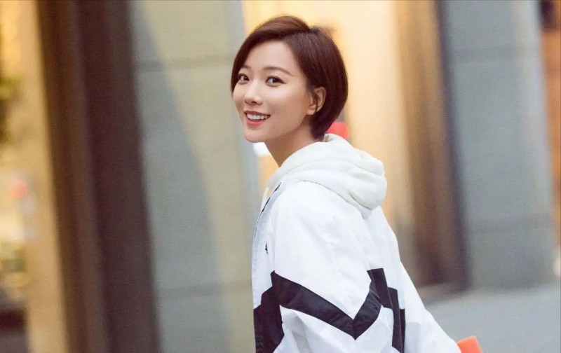 白百何王珞丹的关系(王珞丹和白百何长相相同)