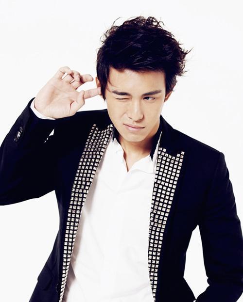 王思聪都不敢惹的人物,向华强也礼让三分,20亿遗产说放弃就放弃