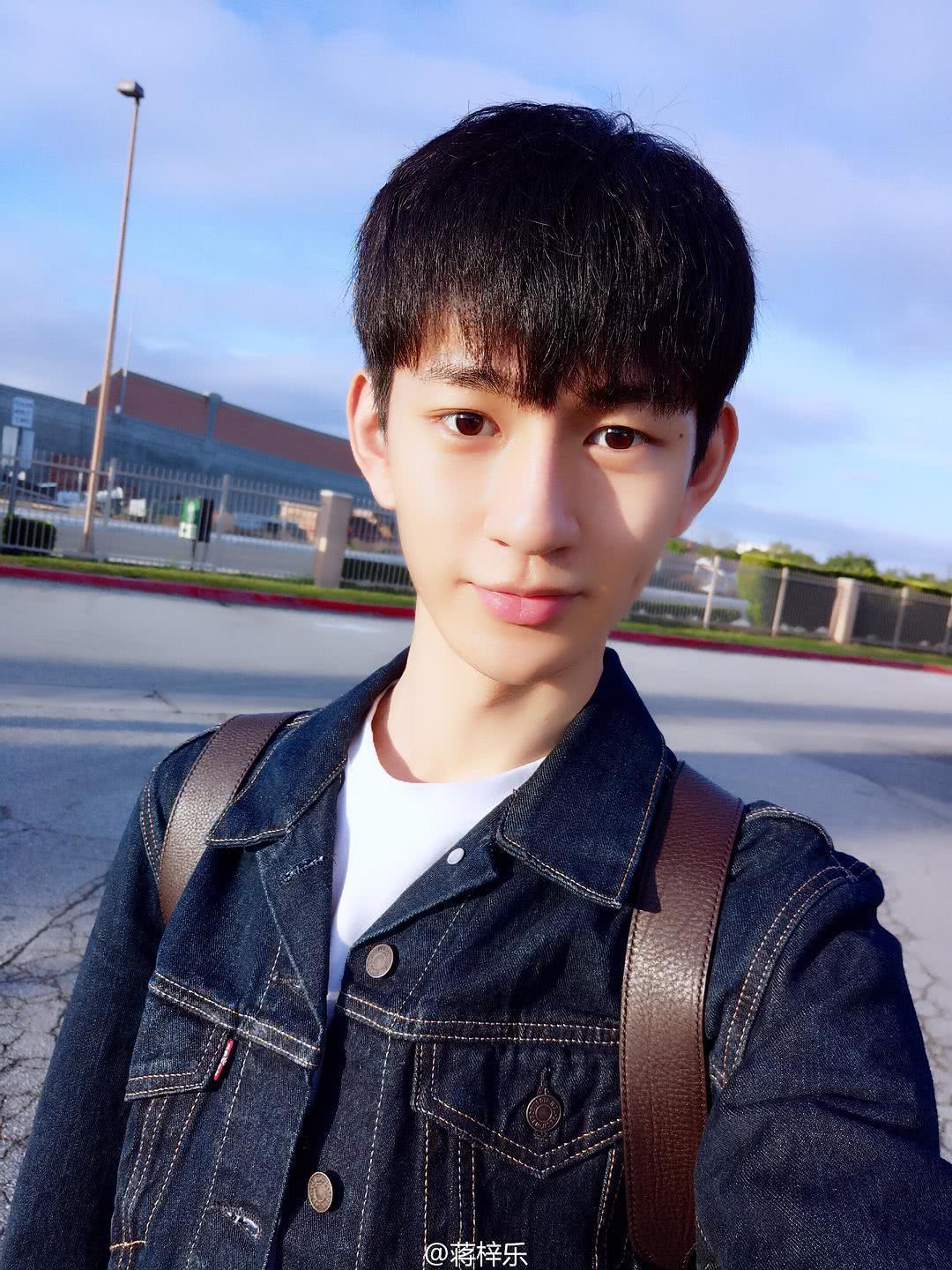 蒋梓乐个人资料写真作品