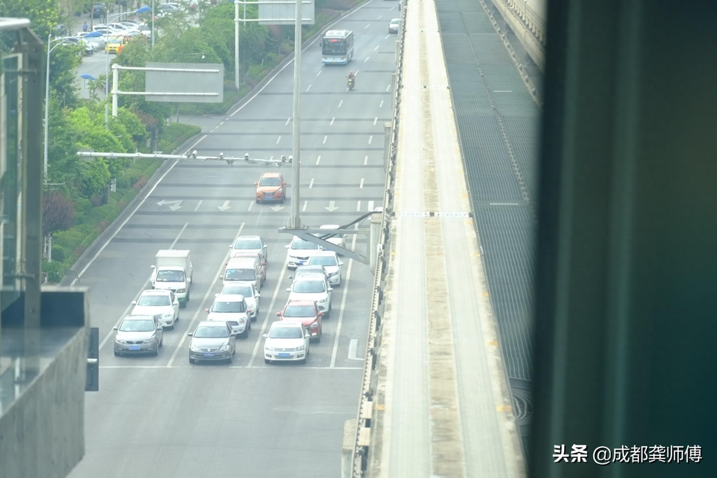 从重庆江北机场坐轻轨到重庆火车北站