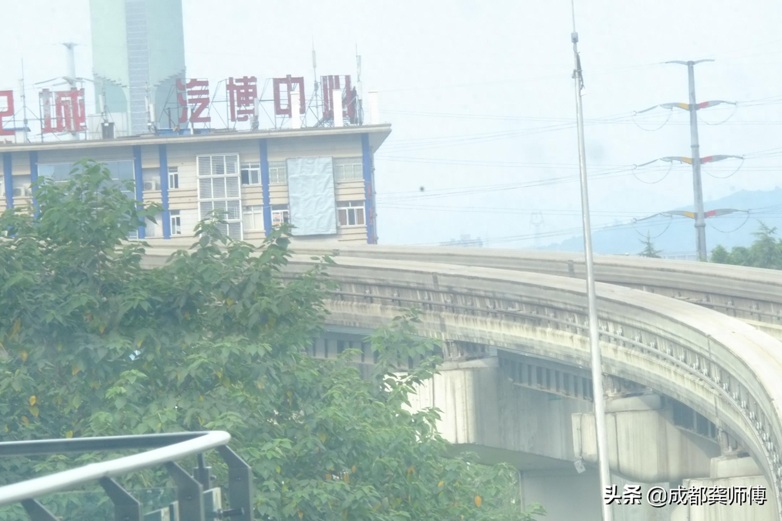 从重庆江北机场坐轻轨到重庆火车北站