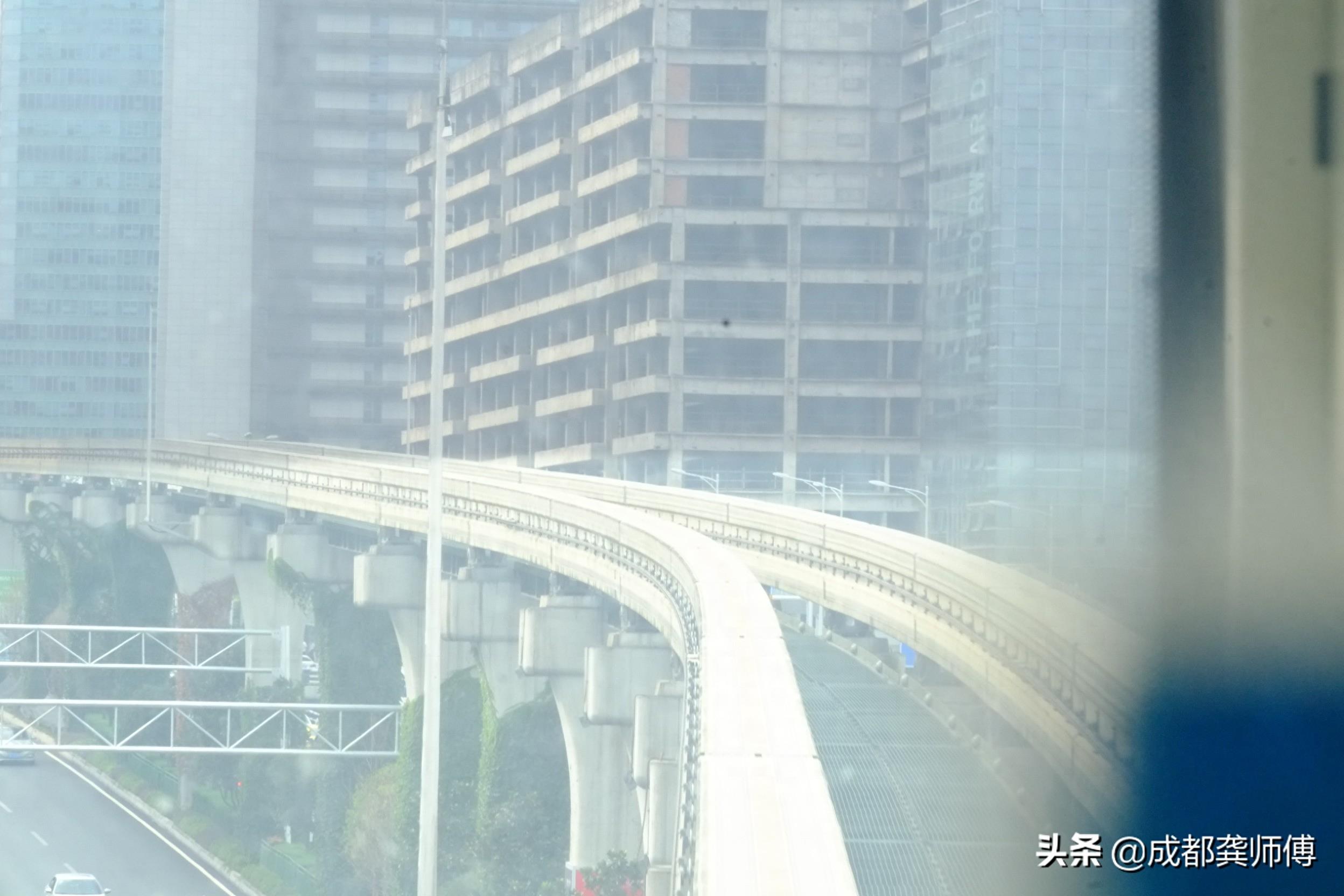 从重庆江北机场坐轻轨到重庆火车北站