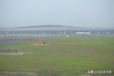 ​从重庆江北机场坐轻轨到重庆火车北站