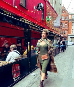 ​在美国非常受欢迎的社交媒体名人——AmandaCerny