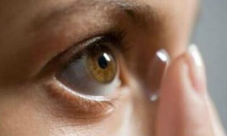 隐形眼镜睡觉忘记摘了怎么办,忘记下隐形眼镜就睡觉了醒来眼睛疼怎么办图3