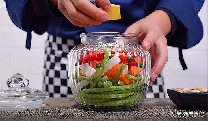 四川泡菜的做法(四川泡菜最正宗的做法步骤)