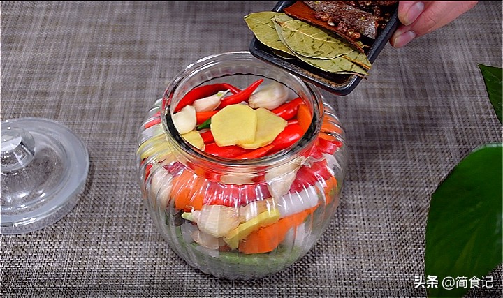 四川泡菜的做法(四川泡菜最正宗的做法步骤)