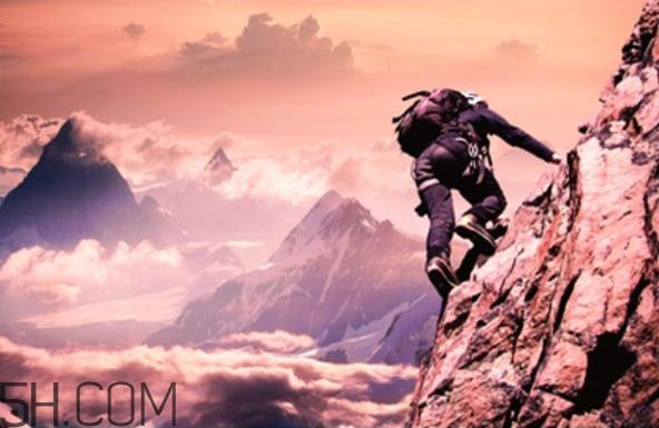 夏天爬山穿什么鞋？经常爬山对膝盖不好吗？