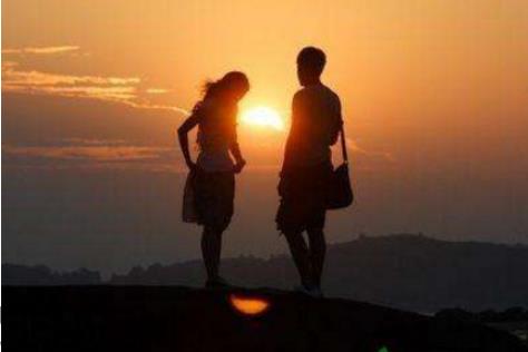 夏天爬山穿什么鞋？经常爬山对膝盖不好吗？