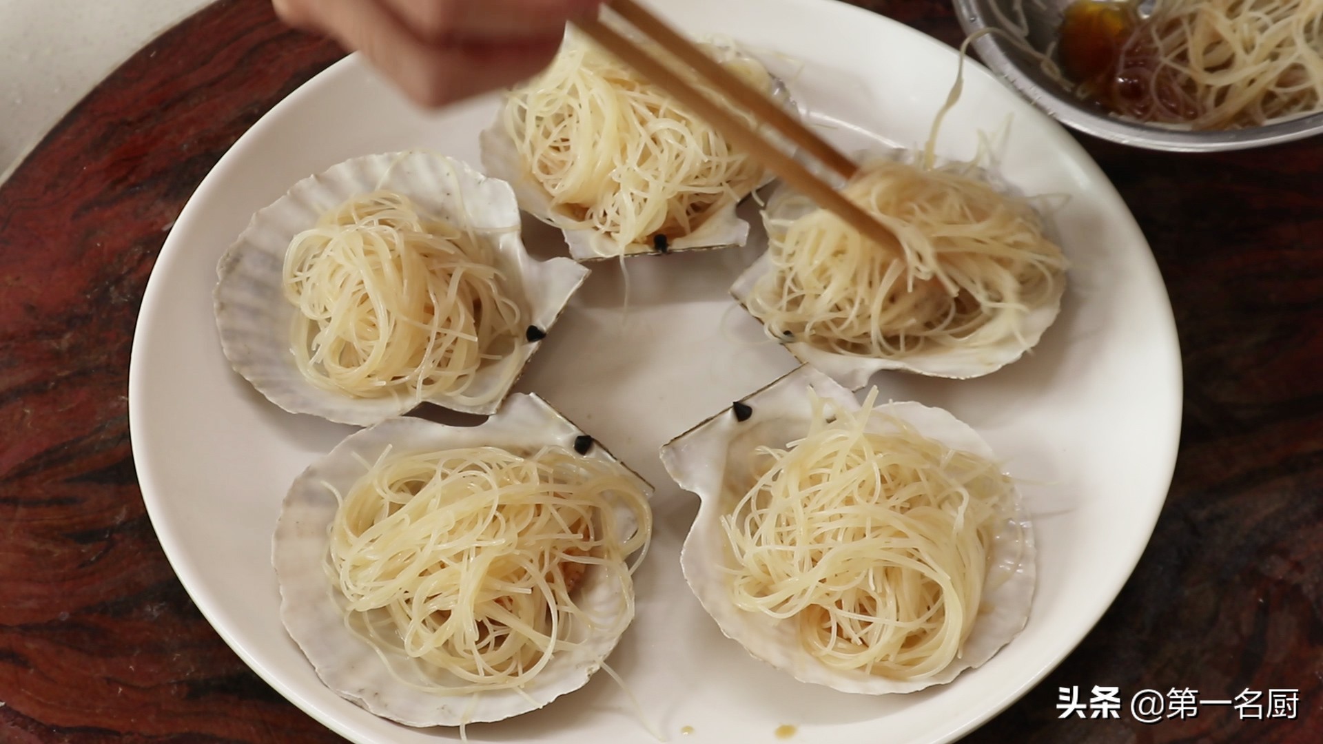 最简单的清蒸扇贝(简单又好吃的家庭版清蒸扇贝做法)