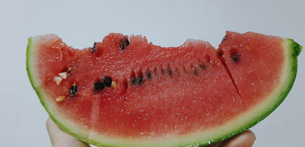 切块的西瓜可以放冰箱放多久,切开的西瓜放冰箱可以放几天冷藏图2