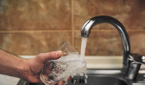 自来水发黄烧开能喝,自来水烧开后变淡黄怎么回事图2