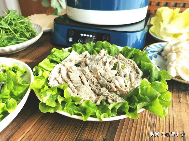 牛毛肚怎么洗才干净（毛肚的清洗方法及麻酱小料的配方）