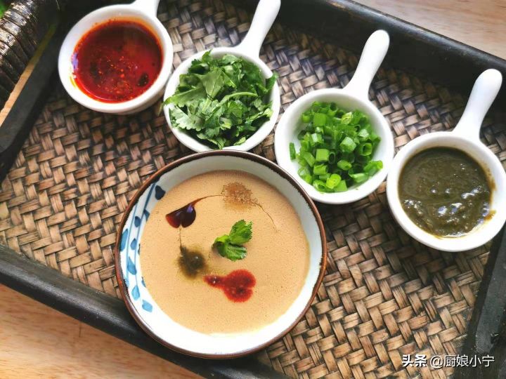 牛毛肚怎么洗才干净（毛肚的清洗方法及麻酱小料的配方）