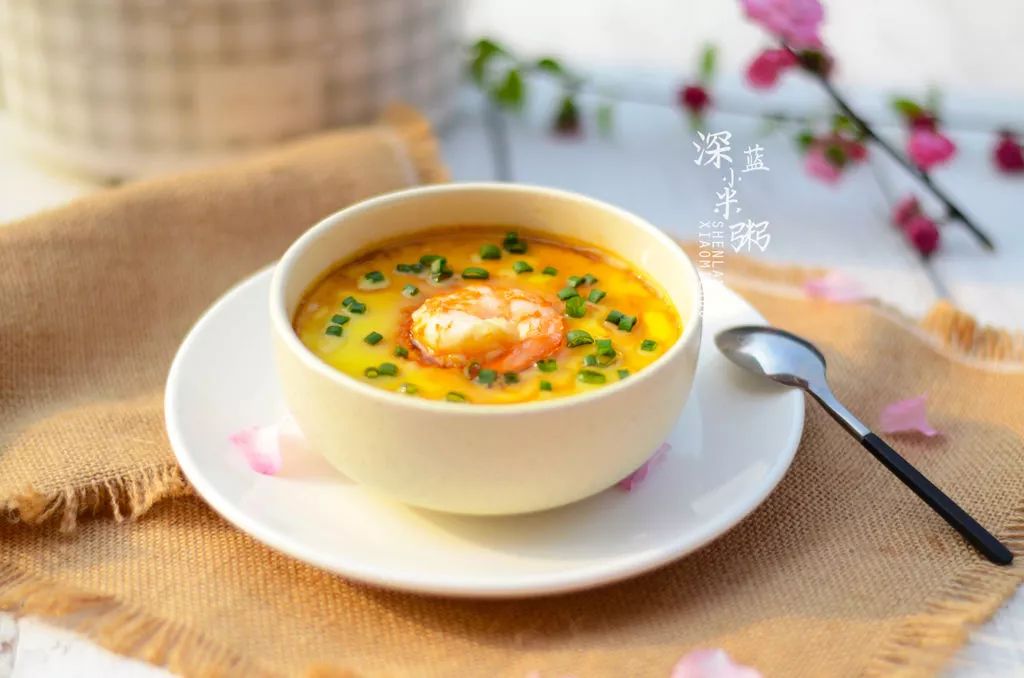 蒸蛋怎么蒸好吃又嫩（3步蒸出完美的鸡蛋羹）