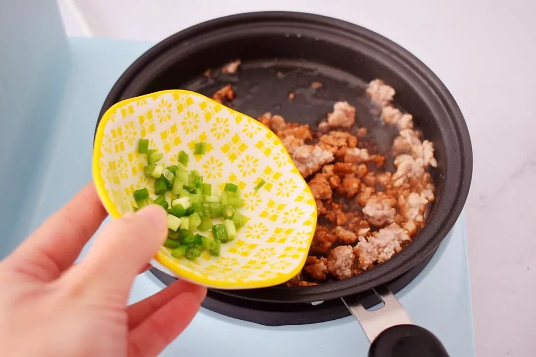 蒸蛋怎么蒸好吃又嫩（3步蒸出完美的鸡蛋羹）