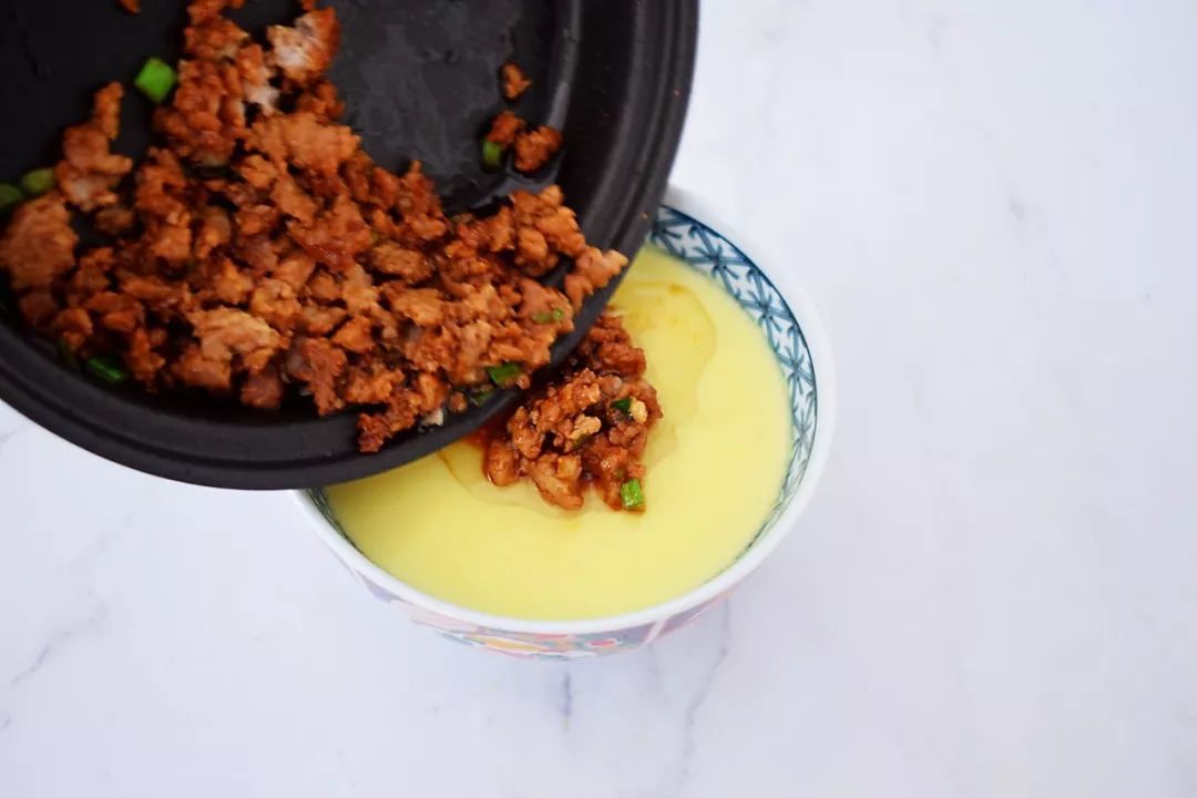 蒸蛋怎么蒸好吃又嫩（3步蒸出完美的鸡蛋羹）