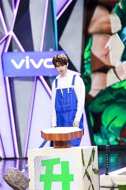 蔡徐坤亮相最新一期快乐大本营