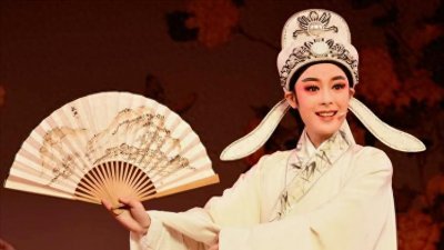 ​陈丽君：从越剧小生到玉面郎君，她的成功让内娱无地自容