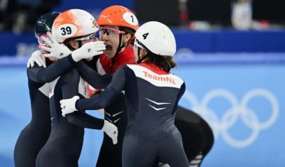 ​短道速滑女子3000米接力决赛：中国队夺得铜牌