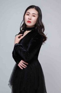 ​近日，歌手张雪儿2021年推出最新单曲《路过的人》