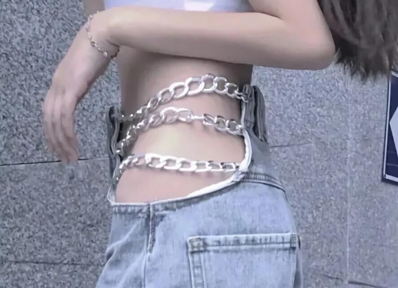 强势总裁与他的男下属对我产生了感情