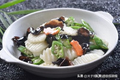 ​泡木耳切记不要只用清水，多加2样，5分钟就泡发，木耳又大又干净