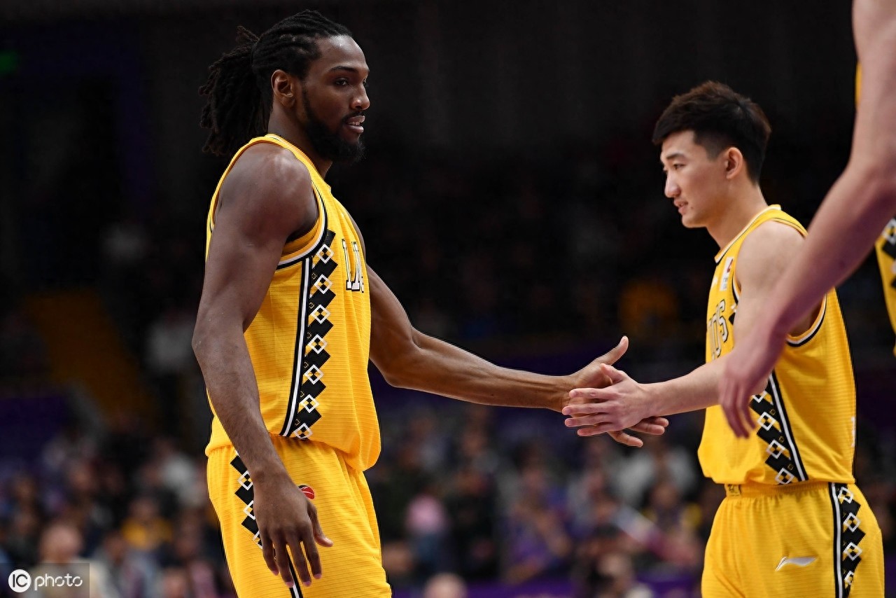 法里埃德渐入佳境，小外援发挥不佳，他砍下26+14证明自己