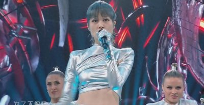 ​江苏卫视跨年：林俊杰魅力非黄金时段照耀，李宇春压轴引发热议