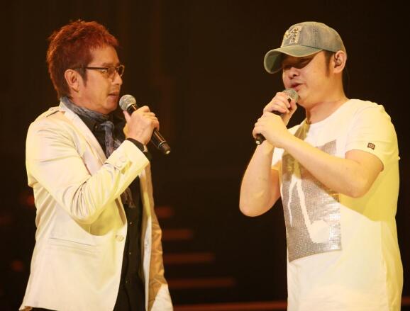 披着羊皮的狼原唱到底是谁