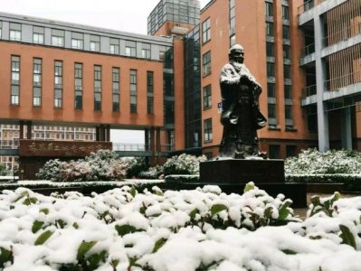 ​荒唐！盐城工学院学霸宿舍，五人考研都上岸，却因学校太差被群嘲