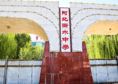 ​我国高中百强排行榜大洗牌，衡水中学屈居第二，毛坦厂中学没上榜