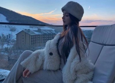 ​云南小女孩骑鸵鸟上学从容淡定（云南小女孩骑鸵鸟上学从容淡定网易）