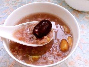 生板栗蒸米饭可以,板栗米饭的做法大全图7