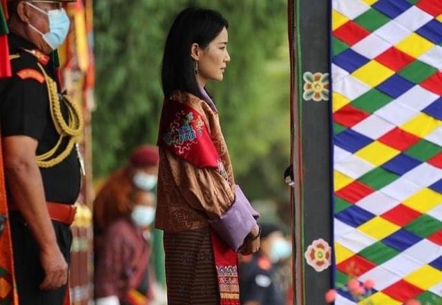 不丹王室家族简介（不丹王室一家四口最新全家福）(8)