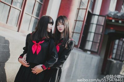 袁咏仪和张智霖（袁咏仪张智霖一家出行）