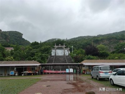 ​连云港云龙涧风景区，龙腾满涧水、瀑布石上流，美景总在风雨中