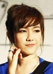 ​娜塔莎·劳佳姆个人资料写真作品