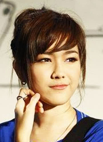 娜塔莎·劳佳姆个人资料写真作品