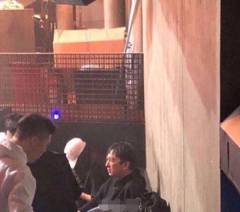 ​王思聪现身夜店，被旁边女网红抢镜，网友：注意身体！