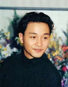 ​“歌坛天王”张国荣为何跳楼？