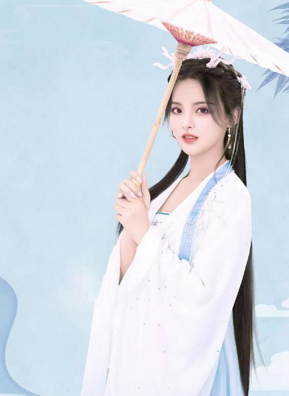 杨超越出席代言，小龙女造型曝光，网友：这个头饰亮了！