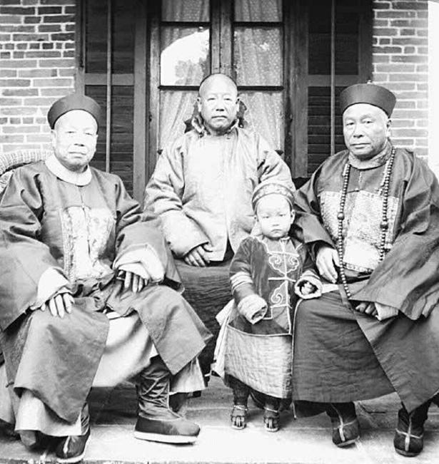 十张罕见晚清社会老照片：第六张让人不忍,太心酸！