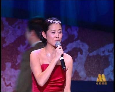 倪萍63岁近况（59岁倪萍出门靠人搀扶）(2)