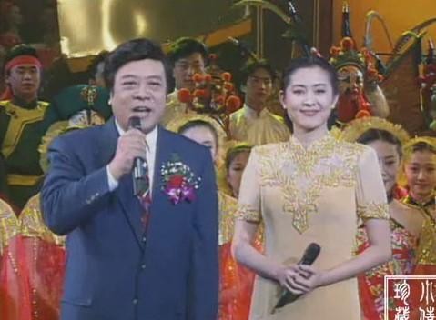 倪萍63岁近况（59岁倪萍出门靠人搀扶）(1)