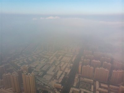 ​航拍重度雾霾下的哈尔滨，雾气重重，犹如“仙境”