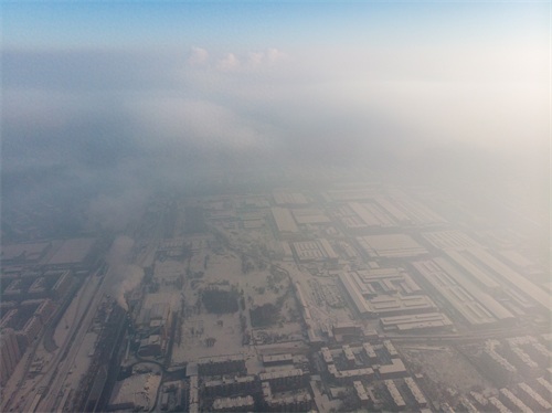 航拍重度雾霾下的哈尔滨，雾气重重，犹如“仙境”