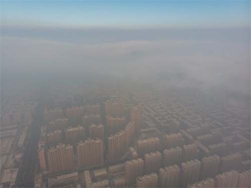 航拍重度雾霾下的哈尔滨，雾气重重，犹如“仙境”