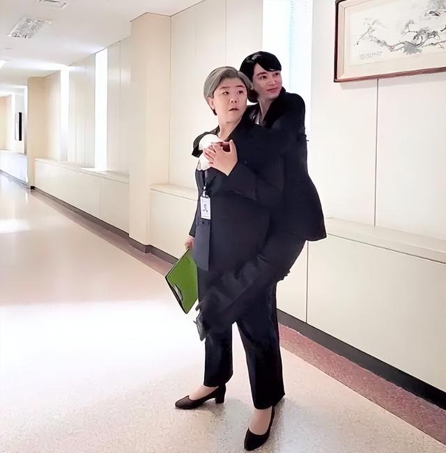 求求顶流做个人吧结局(韩顶流影后好惨)(26)