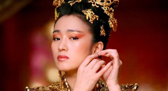 巩俐凭什么能刚金马奖？